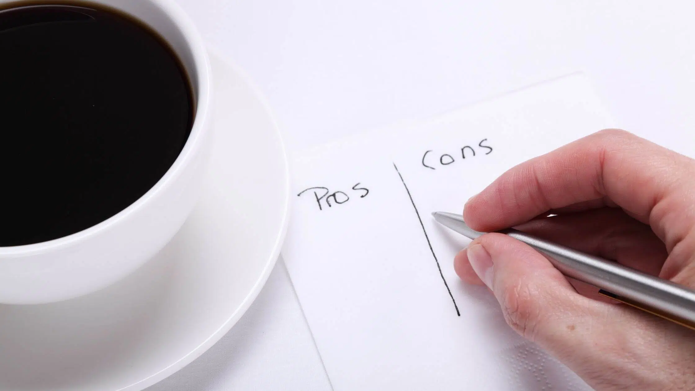 pros y contras de contratar un redactor SEO freelance o interno